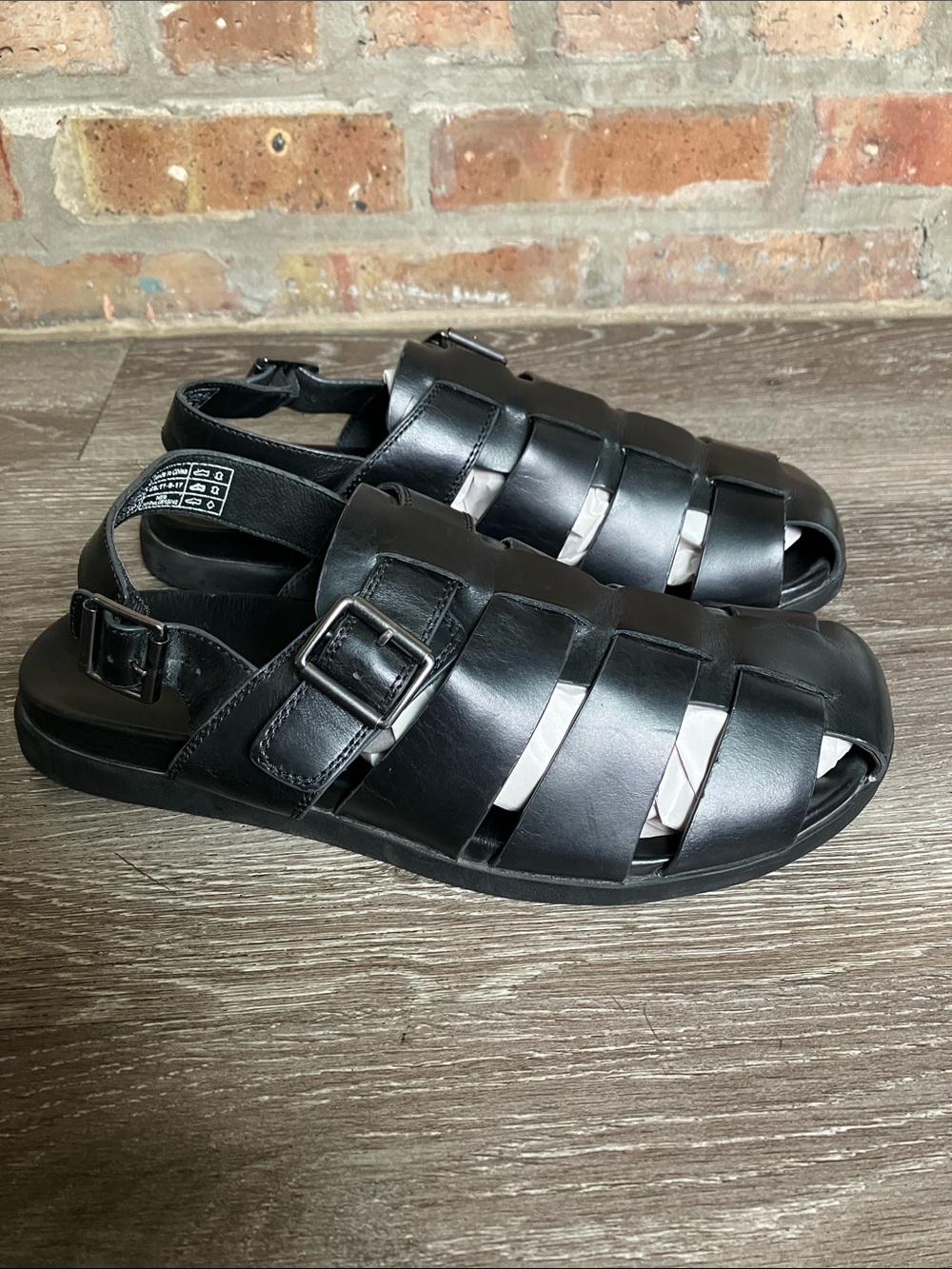 Vionic Men's Black Leather Fisherman Sandals